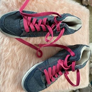 Airwalk Hightop sneakers